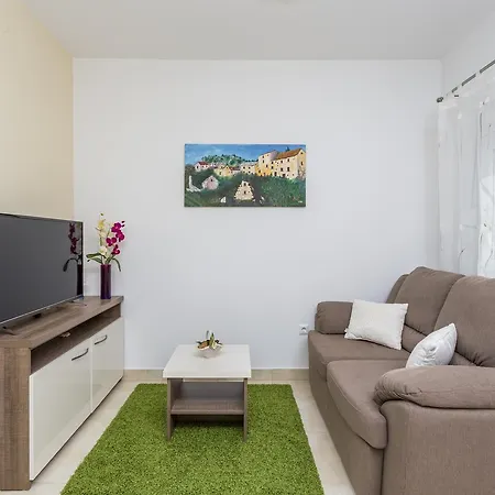 Luna Apartment *