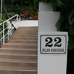 Luna Apartment *