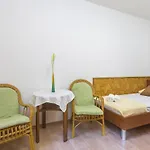 Luna Apartment *